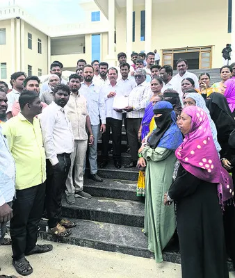 పేదలకు నోటీసులు తగదు