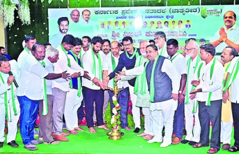 పంచ గ్యారెంటీలకే సమయం లేదు 
