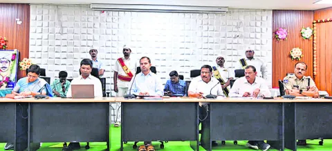 వరదలపై అప్రమత్తంగా ఉండాలి