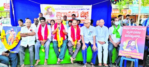 అల్లూరి సాంస్కృతిక కేంద్రం కోసం దీక్షలు 