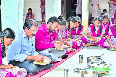 మొక్కలు నాటి సంరక్షించాలి