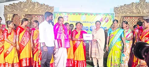 ముగిసిన కోలాట శిక్షణ
