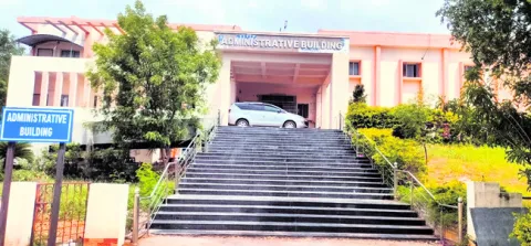 ఆర్‌యూలో పరీక్షలంటేనే హడల్‌! 
