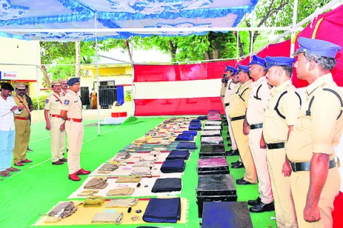 విధుల్లో నిర్లక్ష్యం వహించొద్దు
