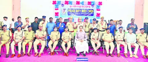 మానుకోట జిల్లా పోలీసుల ప్రతిభ
