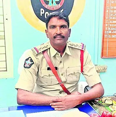 ● ఛిన్నాభిన్నమవుతున్న మధ్యతరగతి కుటుంబాలు ● అమాయకులు, క