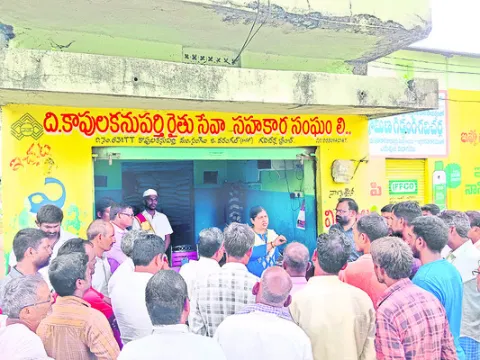 మోతాదుకు మించి యూరియా వాడొద్దు