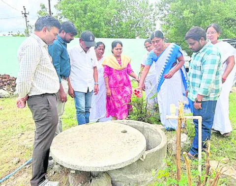 జ్వరాలపై ఇంటింటీ సర్వే చేయాలి