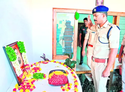 బాల్యం నుంచే అల్లూరికి దేశభక్తి 