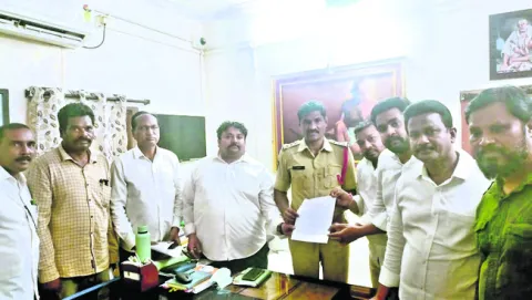 సీఎం చంద్రబాబుపై ఫిర్యాదు