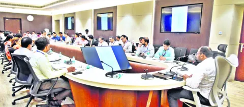 రుణాల మంజూరులో బ్యాంకర్లదే కీలక పాత్ర