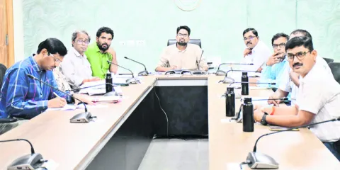 దరఖాస్తుల పరిశీలనలో వేగం పెంచాలి 