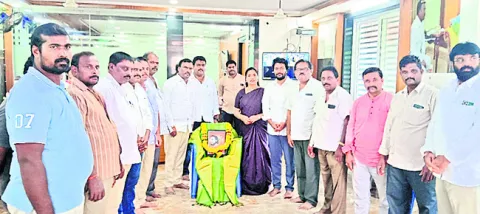 అల్లూరి ఆశయ సాధనకు పాటుపడాలి