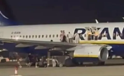 False Fire Alarm Leaves 18 People Injured On Plane To Manchester Airport