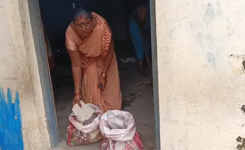 అట్టకట్టేసి మధ్యాహ్న భోజనం పథకం బియ్యం