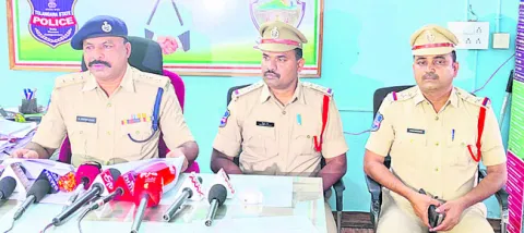 భూకబ్జాకు పాల్పడిన 9 మందిపై కేసు