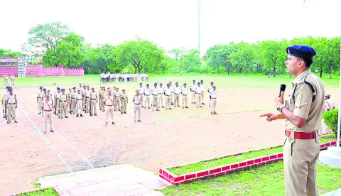 బాధ్యతతో విధులు నిర్వర్తించాలి