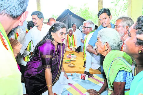 అడుగడుగునా నిలదీత