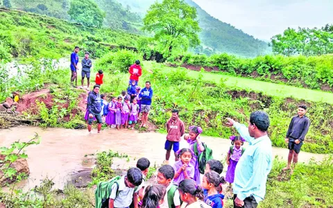 ● వాగులు దాటితేనే చదువులు 