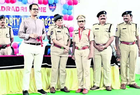 ఎస్సైకు గోల్డ్‌ మెడల్‌