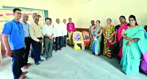 స్వామీ వివేకానందను   ఆదర్శంగా తీసుకోవాలి   