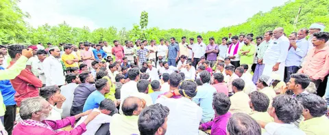 పోడు భూముల్లో మొక్కలు నాటొద్దు
