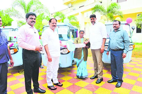 జిల్లా కలెక్టర్‌ జె.వెంకట మురళి 