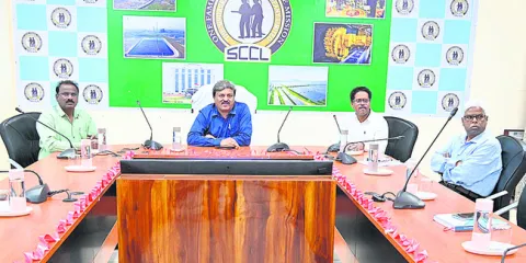 కొత్త ప్లాంట్‌ నిర్మాణ   పనులపై సమీక్ష