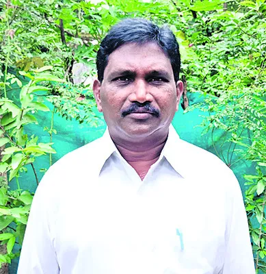 దేవరాపల్లి స్కూల్‌ మూసివేతకు కూటమి నేతల కుట్ర 