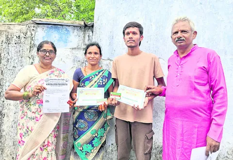 తల్లీ, కొడుకుల ఆదర్శ నిర్ణయం