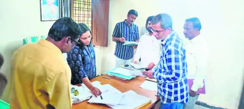  భూభారతి దరఖాస్తులు త్వరగా పూర్తి చేయాలి 