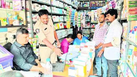 మందుల షాపుల్లో తనిఖీలు 