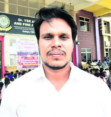 ఆర్కిటెక్చర్‌ యూనివర్సిటీపై కక్షసాధింపు తగదు  
