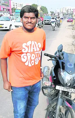 బంధువుల దశదిన కర్మకు వెళ్లొస్తుండగా..