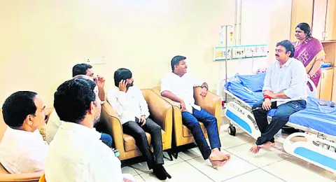 మాజీ ఎమ్మెల్యే గణేష్‌కు పరామర్శ 
