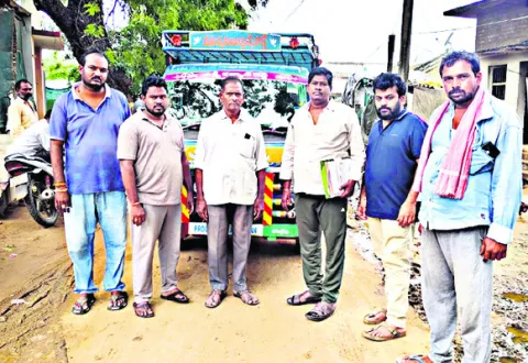 26 క్వింటాళ్ల రేషన్‌ బియ్యం పట్టివేత 