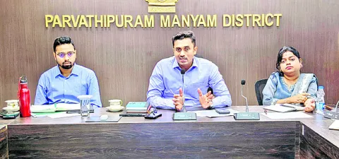 జిల్లాలో 42,817 బంగారు కుటుంబాలు
