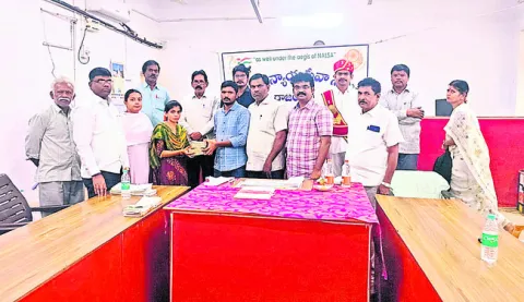 లోక్‌ అదాలత్‌లో 210 కేసులు పరిష్కారం 