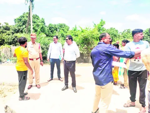 రోడ్డు ప్రమాదంలో  నలుగురికి గాయాలు   