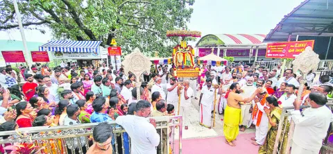 రత్నగిరిపై భక్తజనవాహిని