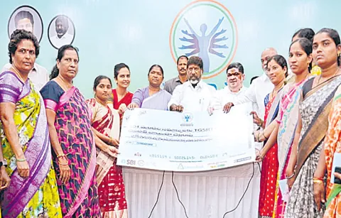 Distribution of interest free loans to womens groups from 12th