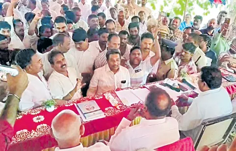 Farmers oppose capital land consolidation