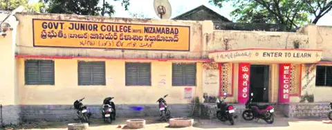 ప్రభుత్వ కళాశాలలకు రూ.3.23 కోట్లు 