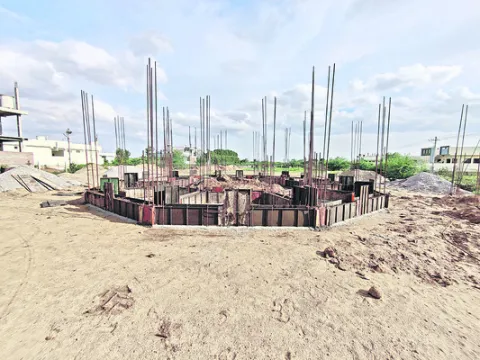 బేస్‌మెంట్‌, పిల్లర్ల దశలో పనులు