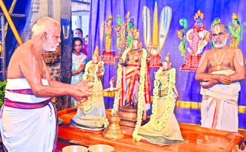 శాస్త్రోక్తంగా తొలి ఏకాదశి పూజలు 