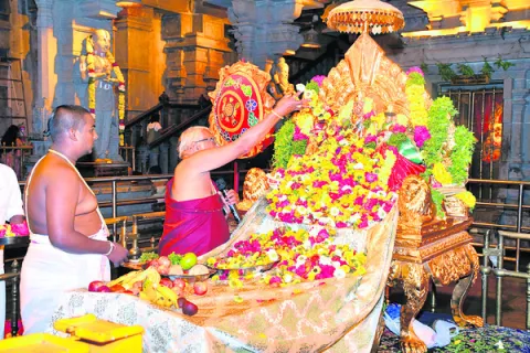 నృసింహుడికి లక్ష పుష్పార్చన