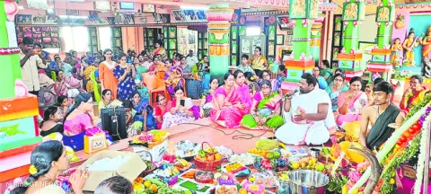 కామాక్షీ అమ్మవారికి  ఆషాఢం సారె సమర్పణ 