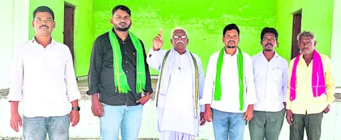 ఆదివాసీ భవన్‌ ధ్వంసం చేసిన వారిని శిక్షించాలి
