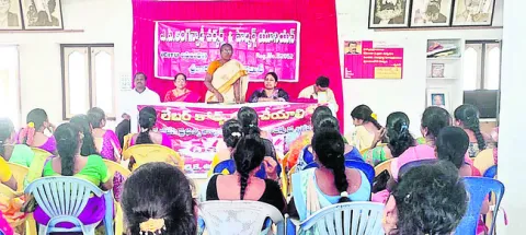అంగన్‌వాడీలకు వేతనాలు పెంచాలి 