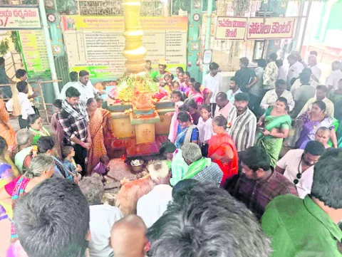 పెద్దింట్లమ్మా చల్లంగా చూడమ్మా 